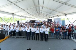 Inaugura Américo obra vial y entrega escrituras a familias matamorenses