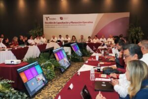 Evalúa secretario de Salud, los programas prioritarios y estrategias de atención de los Distritos de Salud