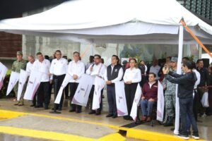 Fortalece SET escuelas públicas con mobiliario y equipos
